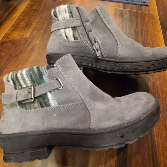 Boot - Picture 3 of 5